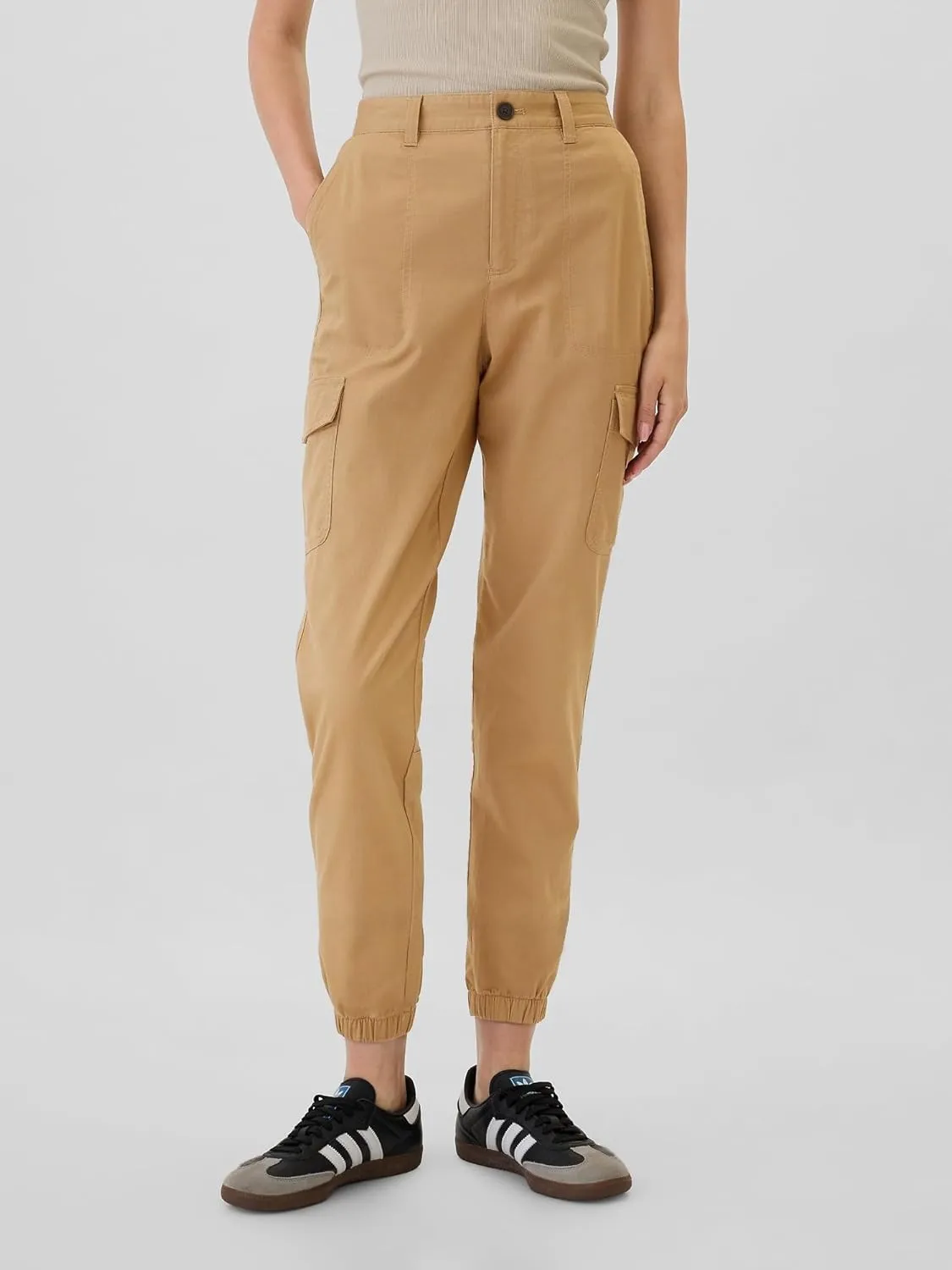 GAP Women's Girlfriend Cargo Jogger