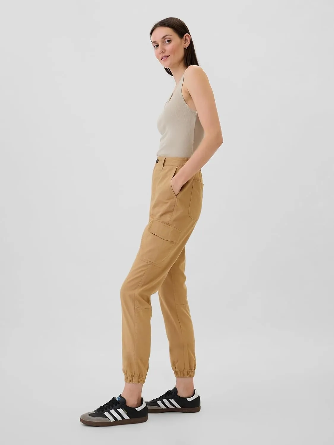 GAP Women's Girlfriend Cargo Jogger